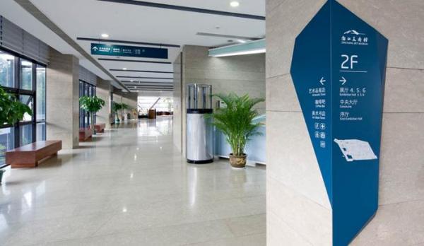 学校标识牌